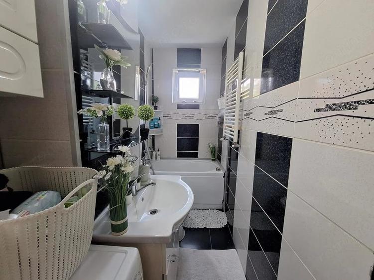 Apartament cu 3 camere semidecomandat în Girocului