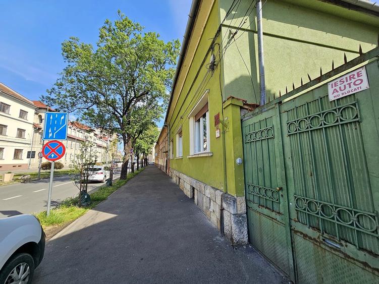Casă individuală cu 3 camere cu Canalizare în Central