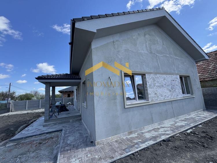 Casă individuală cu 4 camere cu Canalizare în Utvin