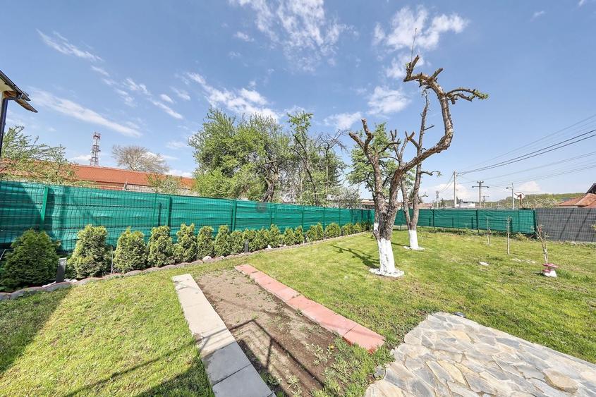 Casă individuală cu 6 camere cu Canalizare în Central