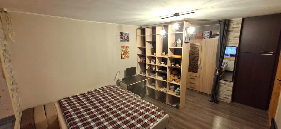 Apartament cu 3 camere decomandat, mobilat în Nicolina