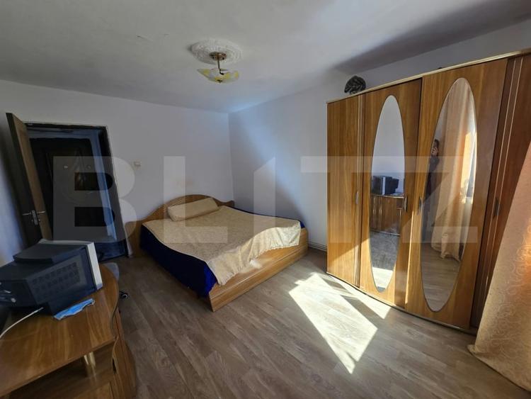 Apartament cu 3 camere decomandat, mobilat în Micro 9