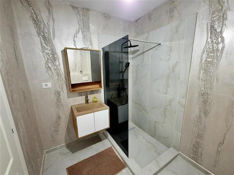 Apartament cu 2 camere decomandat în Vișani