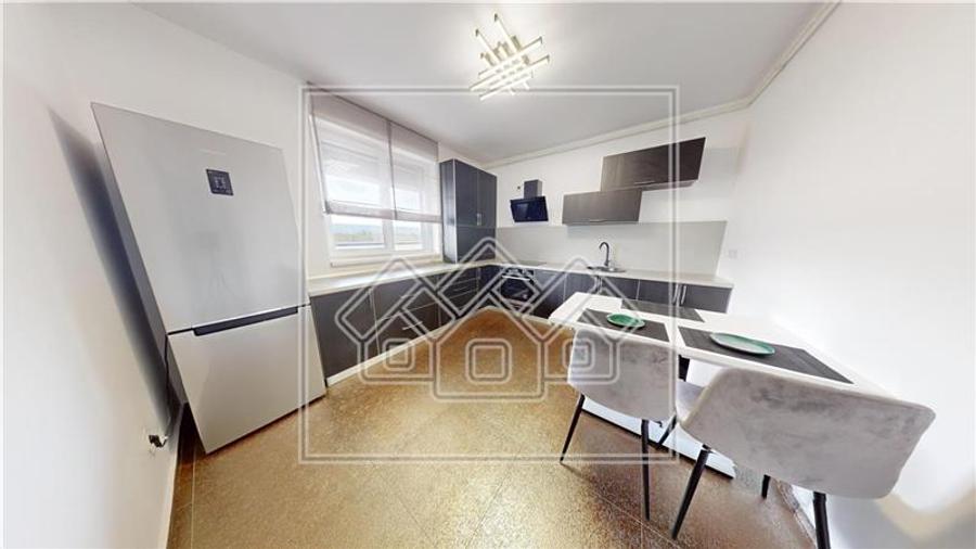 Penthouse cu 3 camere decomandat în Exterior Vest