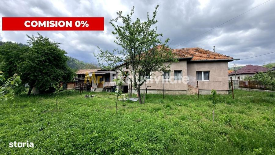 Casă cu 3 camere în Pietroasa