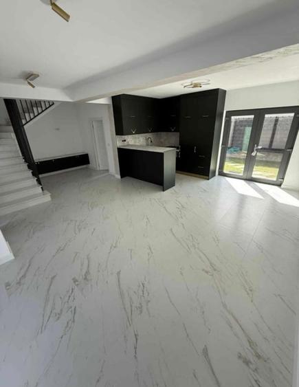 Duplex cu 4 camere cu Canalizare în Central