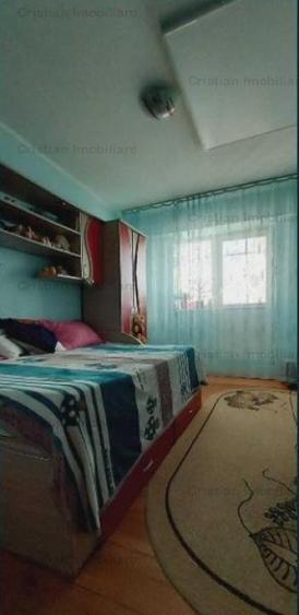 Apartament cu 3 camere decomandat în Calarași 4