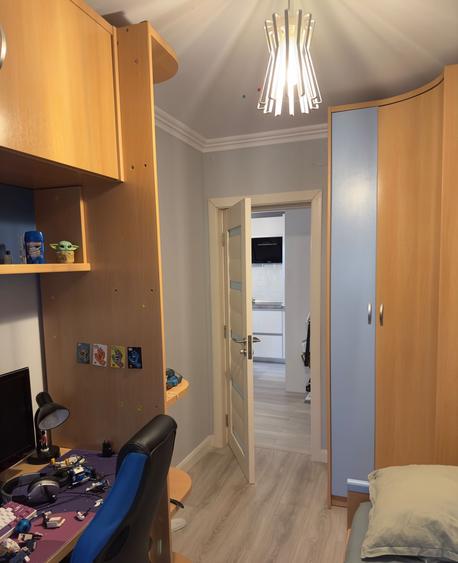 Apartament cu 3 camere decomandat în Central