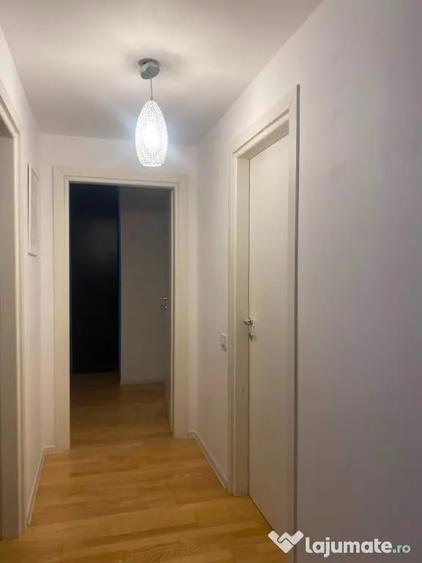 Apartament cu 3 camere semidecomandat în Băneasa