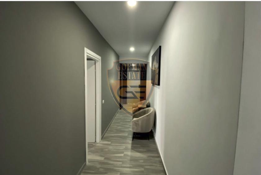 Apartament cu 3 camere semidecomandat, mobilat în Olimp