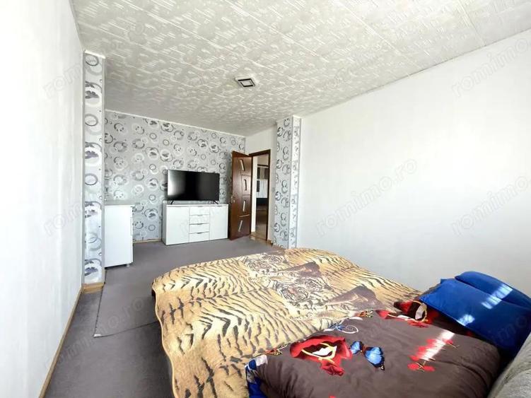 Apartament cu 3 camere decomandat în Soarelui