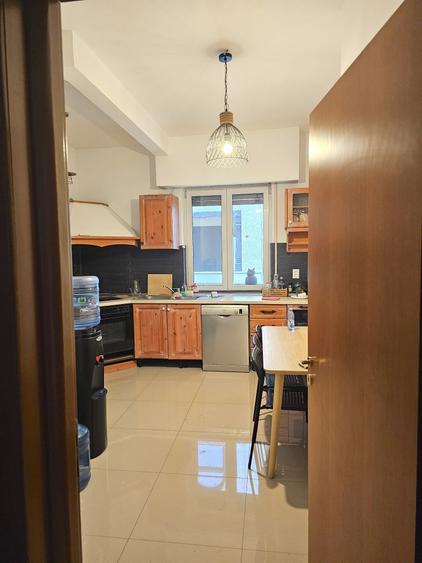 Casă individuală cu 11 camere cu Teren 400 Mp în Primăverii