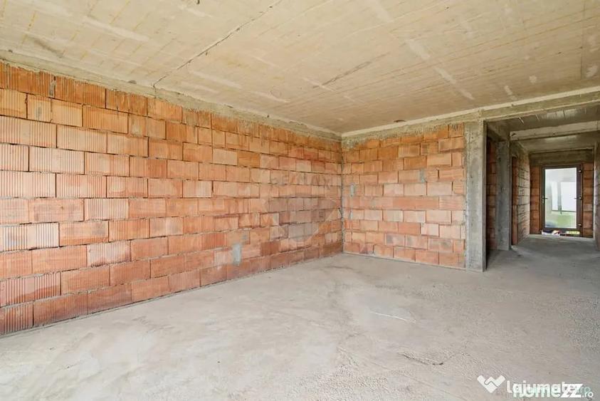 Casă cu 5 camere cu Teren 300 Mp în Fântânele