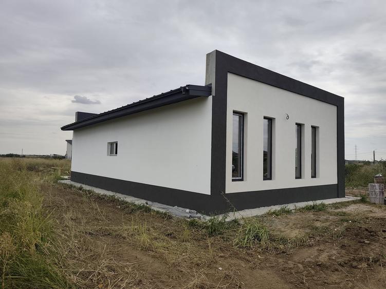 Casă individuală cu 3 camere cu Teren 500 Mp în Săbăreni
