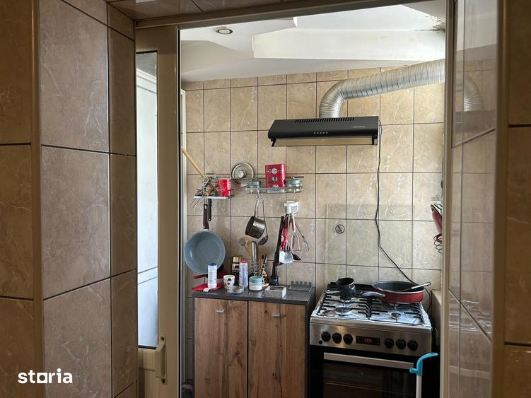 Apartament cu 4 camere decomandat în Prundu
