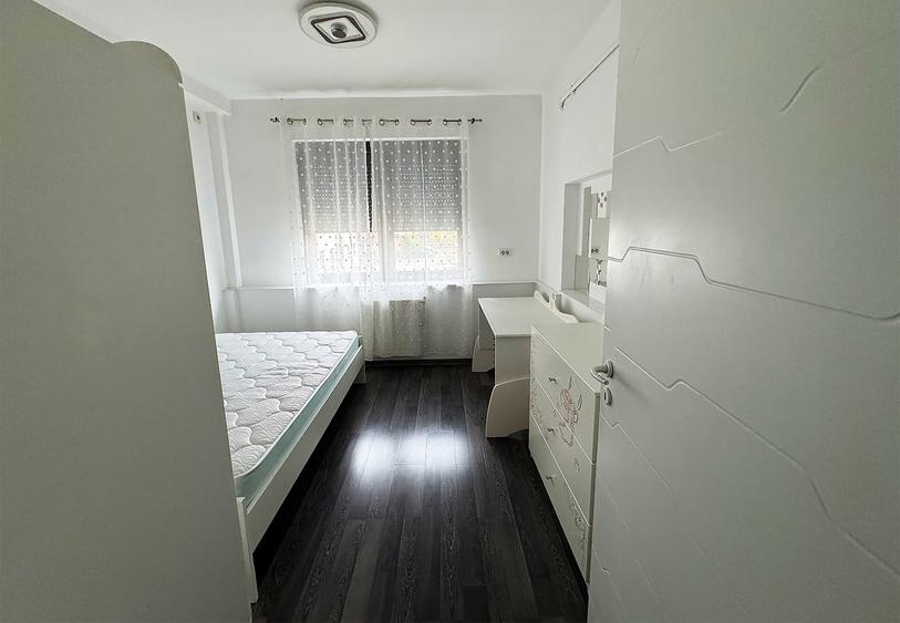 Apartament cu 3 camere în Sisești