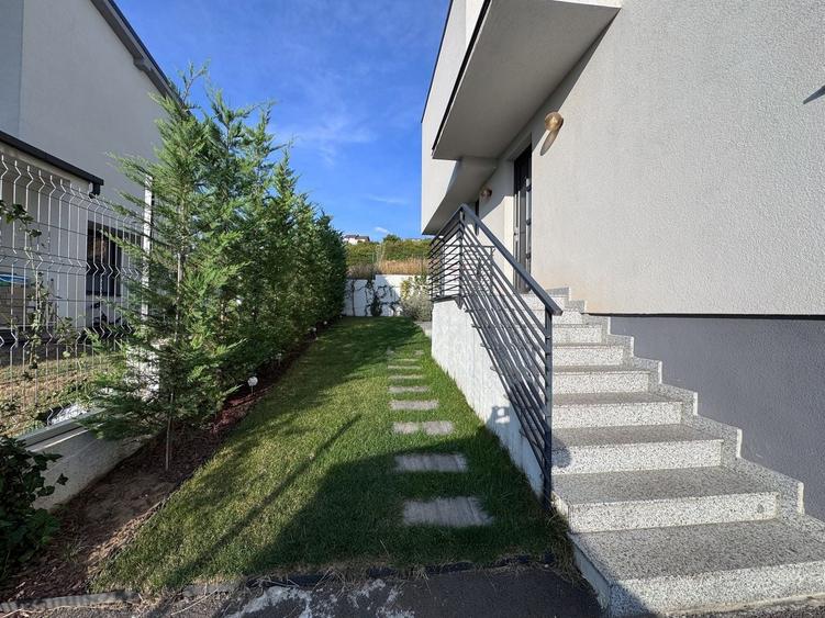 0 %Comision Duplex ultrafinisat, 5 camere–zona str Magnoliei Floresti - 30