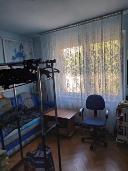 Apartament cu 3 camere decomandat în Rovine