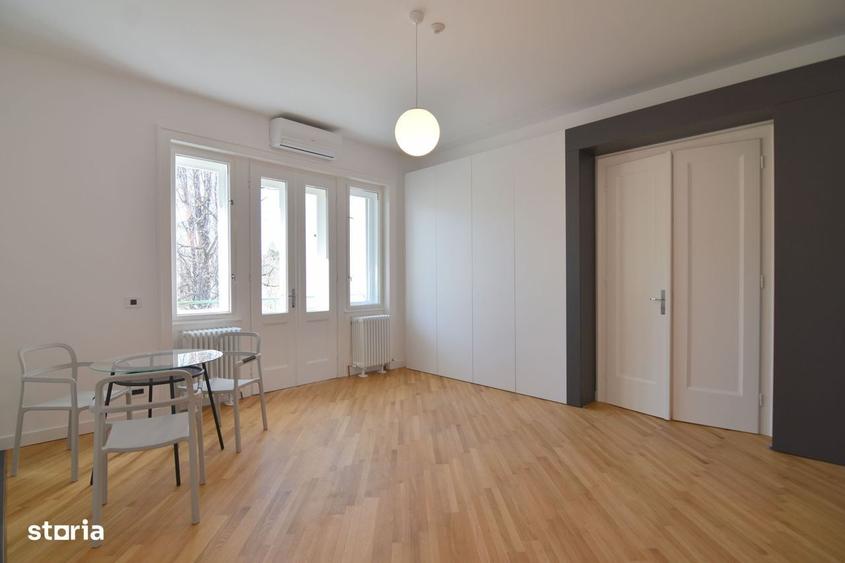 Apartament cu 3 camere decomandat în Neptun