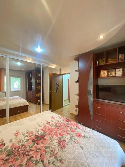 Apartament cu 3 camere semidecomandat, mobilat în Găvana