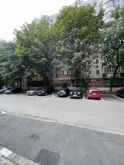 Garsonieră decomandată, mobilată în Apărătorii Patriei