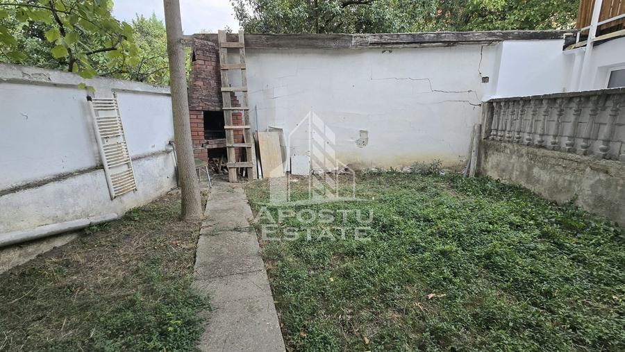 Casă individuală cu 5 camere cu Canalizare în Lipovei