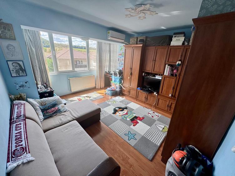 Apartament cu 2 camere semidecomandat, mobilat în Florești