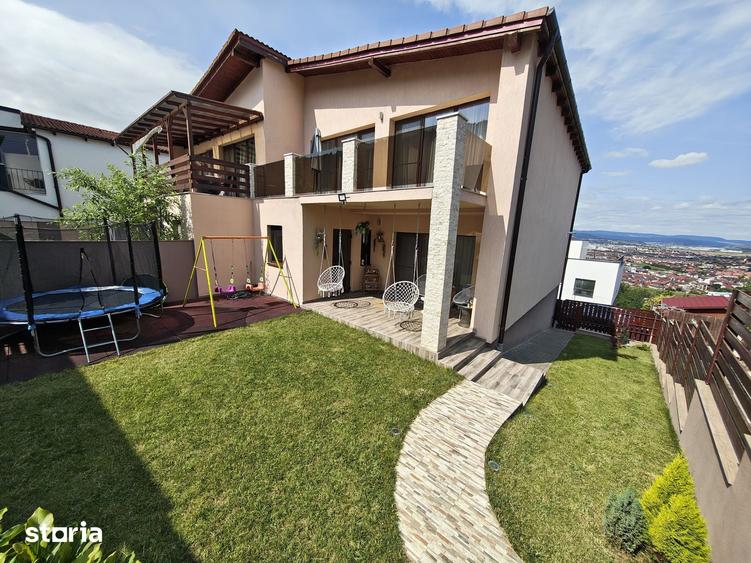 Casă cu 4 camere cu Teren 365 Mp în Florești