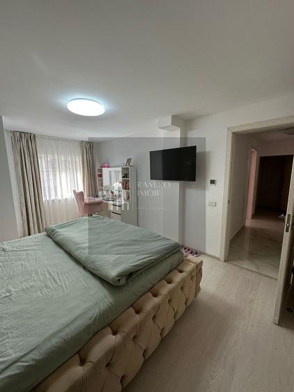 Apartament cu 4 camere decomandat, mobilat în Central