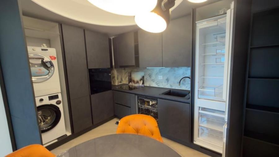 vanzare apartament 3 camere Cortina North parcare  si boxe - 3