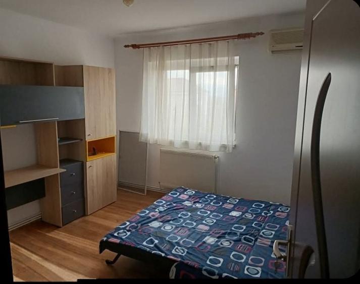 Inchiriez camera intr un apartament de doua camere decomandat in strand - 1