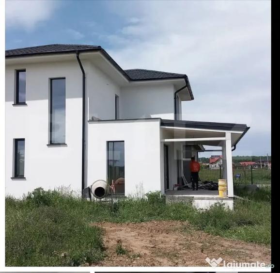 Casă cu 4 camere cu Teren 750 Mp în Păulești
