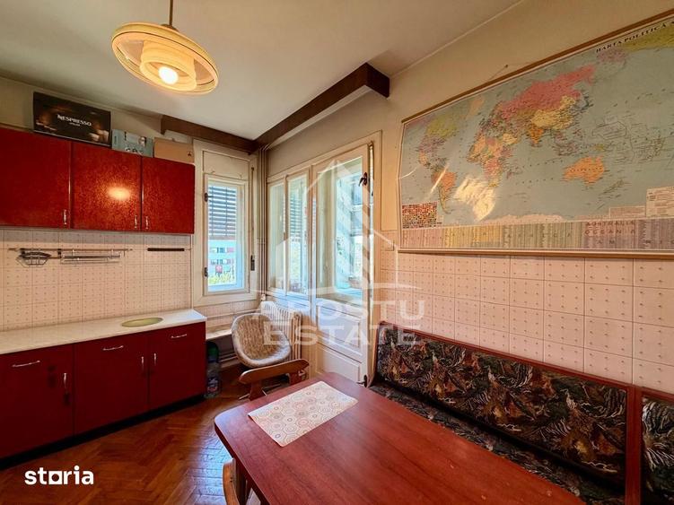 Apartament cu 4 camere decomandat, mobilat în Bogdăneștilor