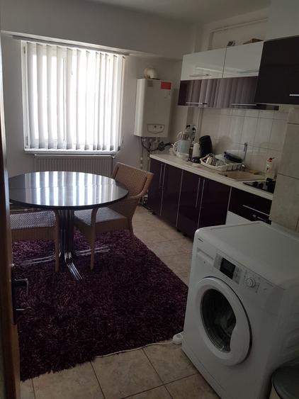 Apartament cu 4 camere decomandat în Popoveni