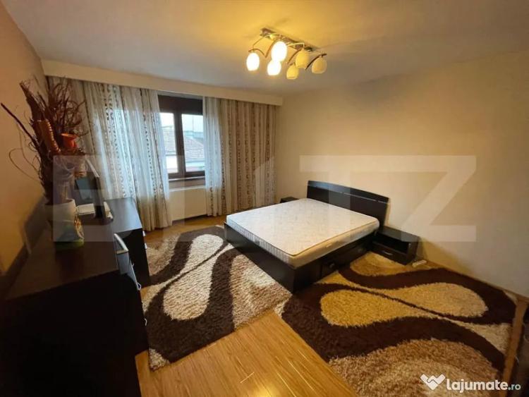 Casă cu 7 camere cu Teren 252 Mp în Semicentral