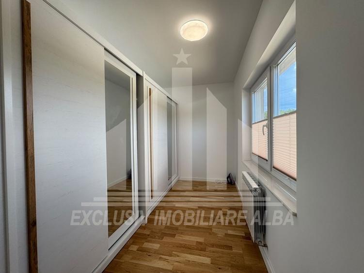Casă individuală cu 4 camere cu Canalizare în Cetate
