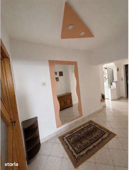 Apartament cu 4 camere decomandat în Mioriței