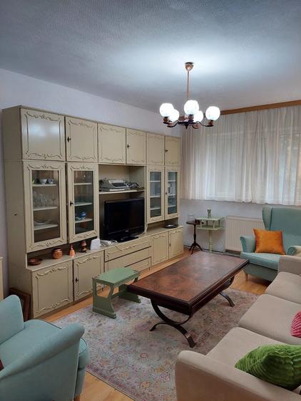 Apartament cu 3 camere decomandat în Central