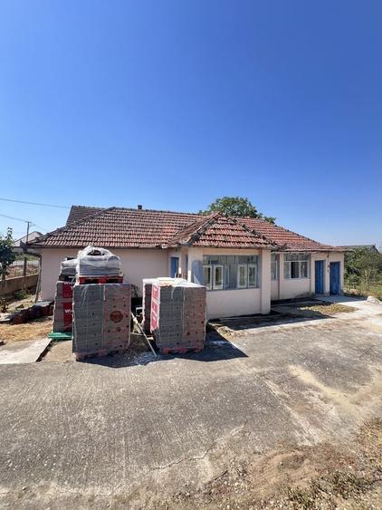 Casă cu 3 camere semidecomandat în Cuvin