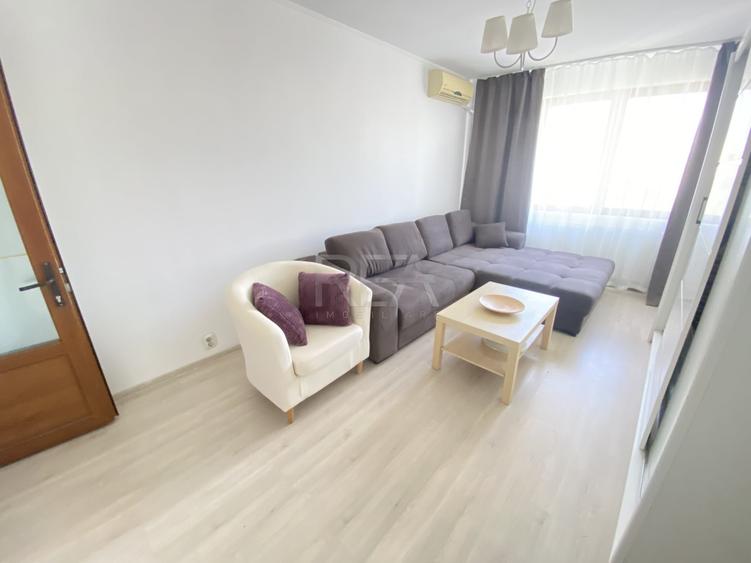Apartament cu 4 camere semidecomandat, mobilat în Rahova