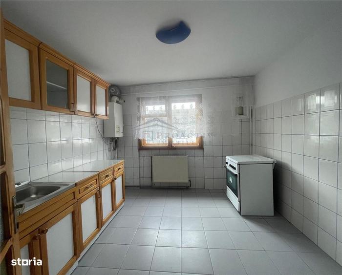 Apartament cu 3 camere decomandat în Paltin