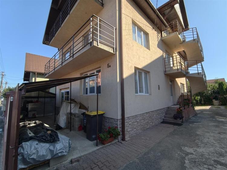 Casă individuală cu 8 camere cu Canalizare în Someșeni