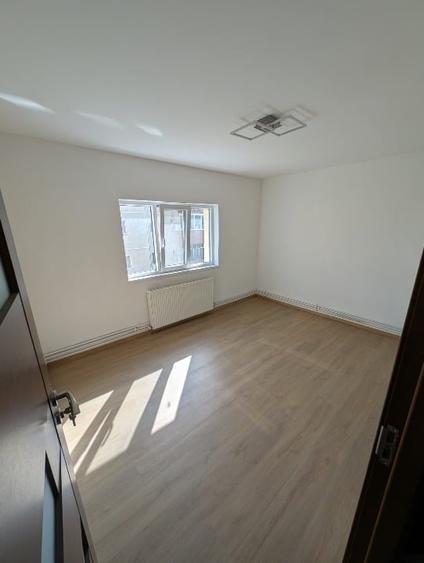 Apartament cu 2 camere semidecomandat în Soarelui