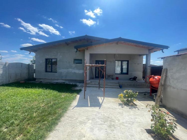 Casă cu 4 camere cu Teren 800 Mp în Central