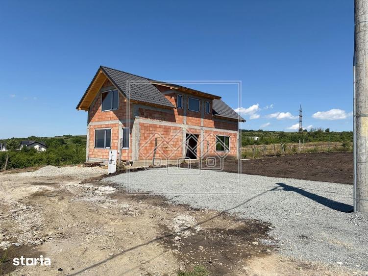 Casă cu 4 camere cu Teren 328 Mp în Aeroport