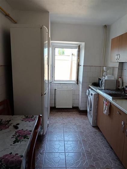 Apartament cu 3 camere decomandat, mobilat în Gară