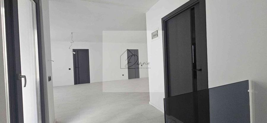 Casă individuală cu 5 camere cu Canalizare în Tineretului