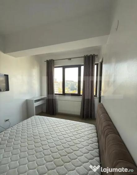 Apartament cu 3 camere decomandat, mobilat în Central