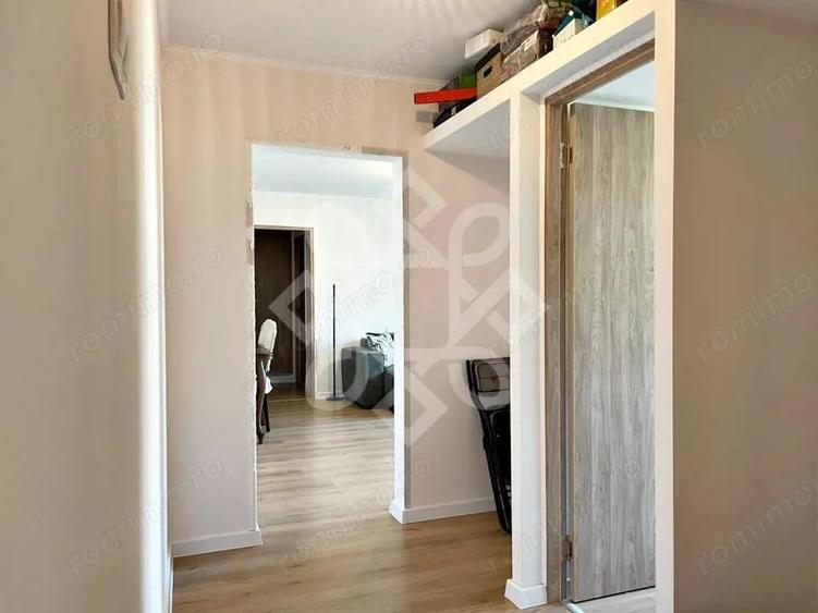 Apartament cu 3 camere semidecomandat în Rogerius