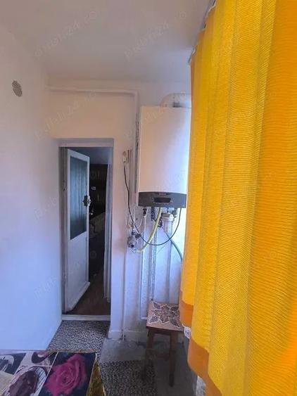 Apartament cu 3 camere decomandat în Motru